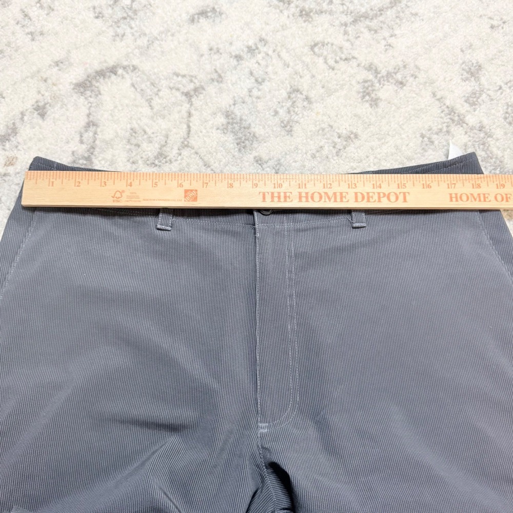 Ben Hogan Mens Golf Shorts Striped Gray Flat Front Casual Chino Size 36 - Picture 2 of 5